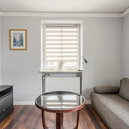 Rentplanet - Apartament Komuny Paryskiej Apartment *