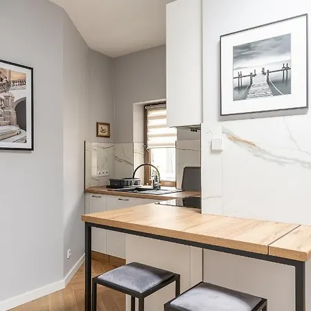 Rentplanet - Apartament Komuny Paryskiej Apartment *