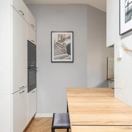 Rentplanet - Apartament Komuny Paryskiej Apartment