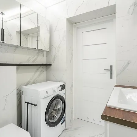 Rentplanet - Apartament Komuny Paryskiej *